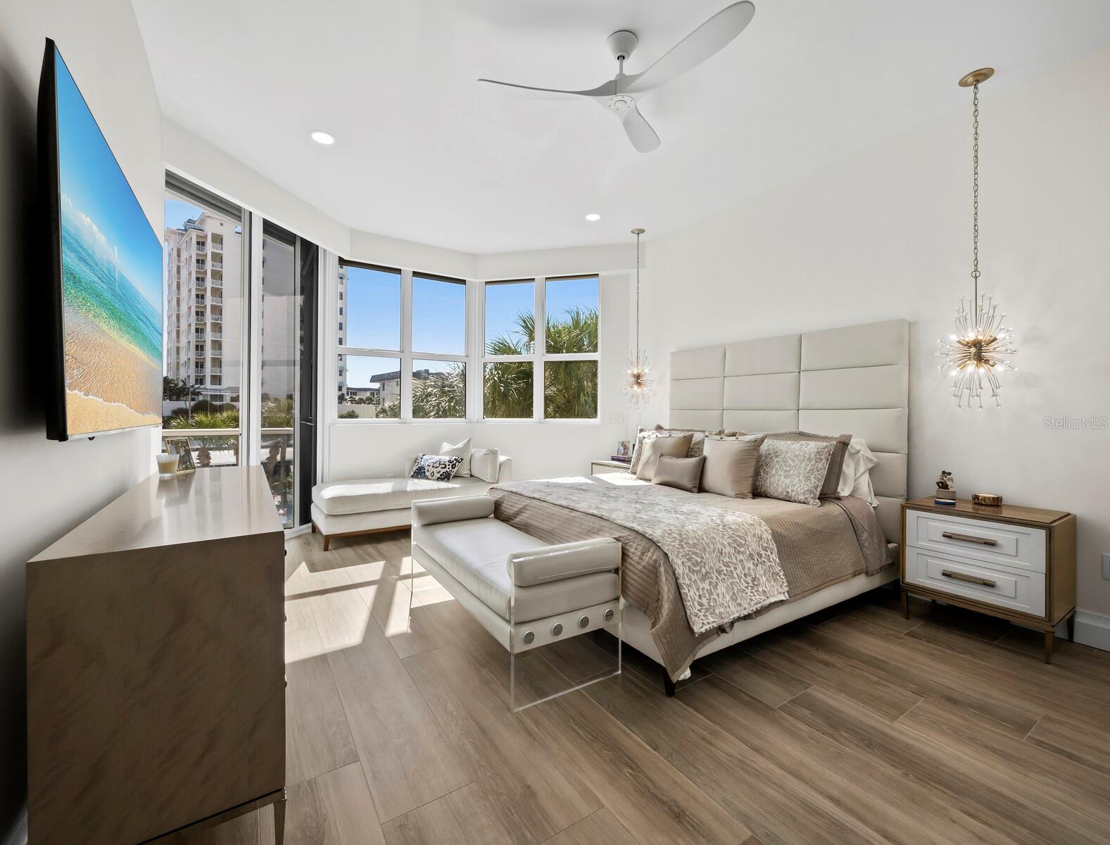 L ELEGANCE ON LIDO BEACH - Residential