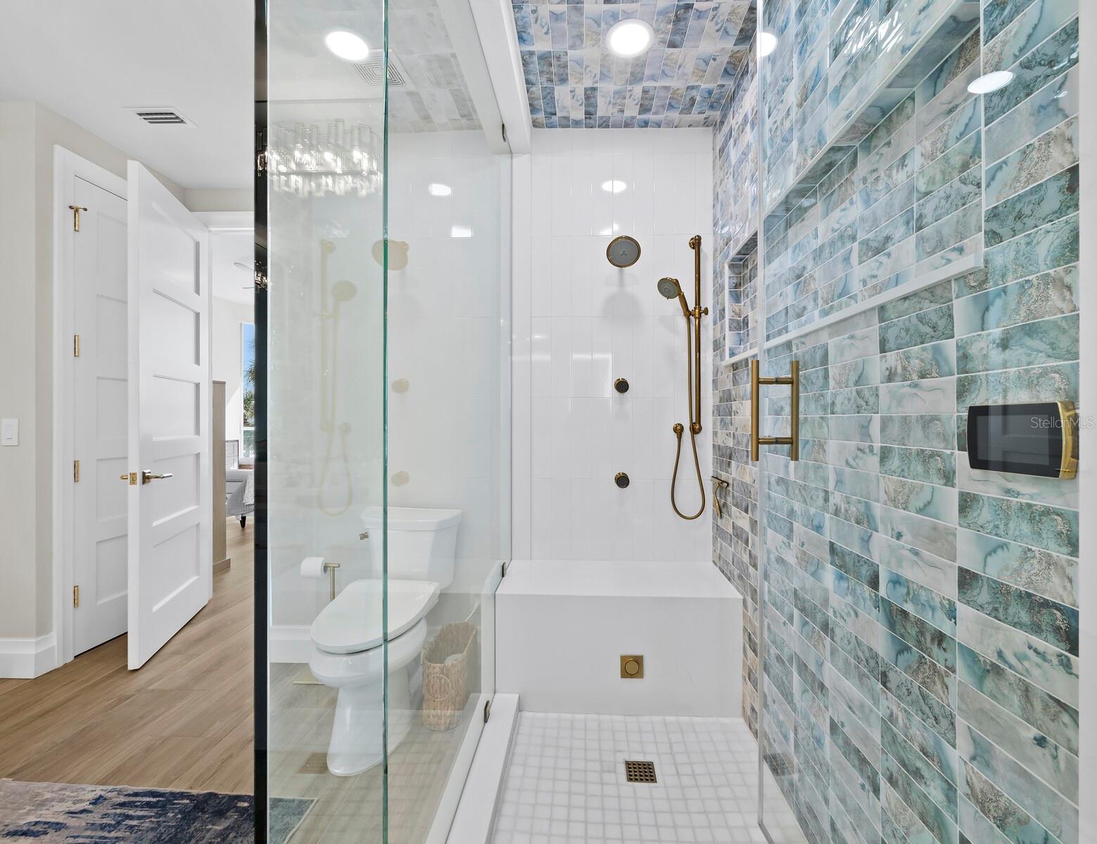 L ELEGANCE ON LIDO BEACH - Residential