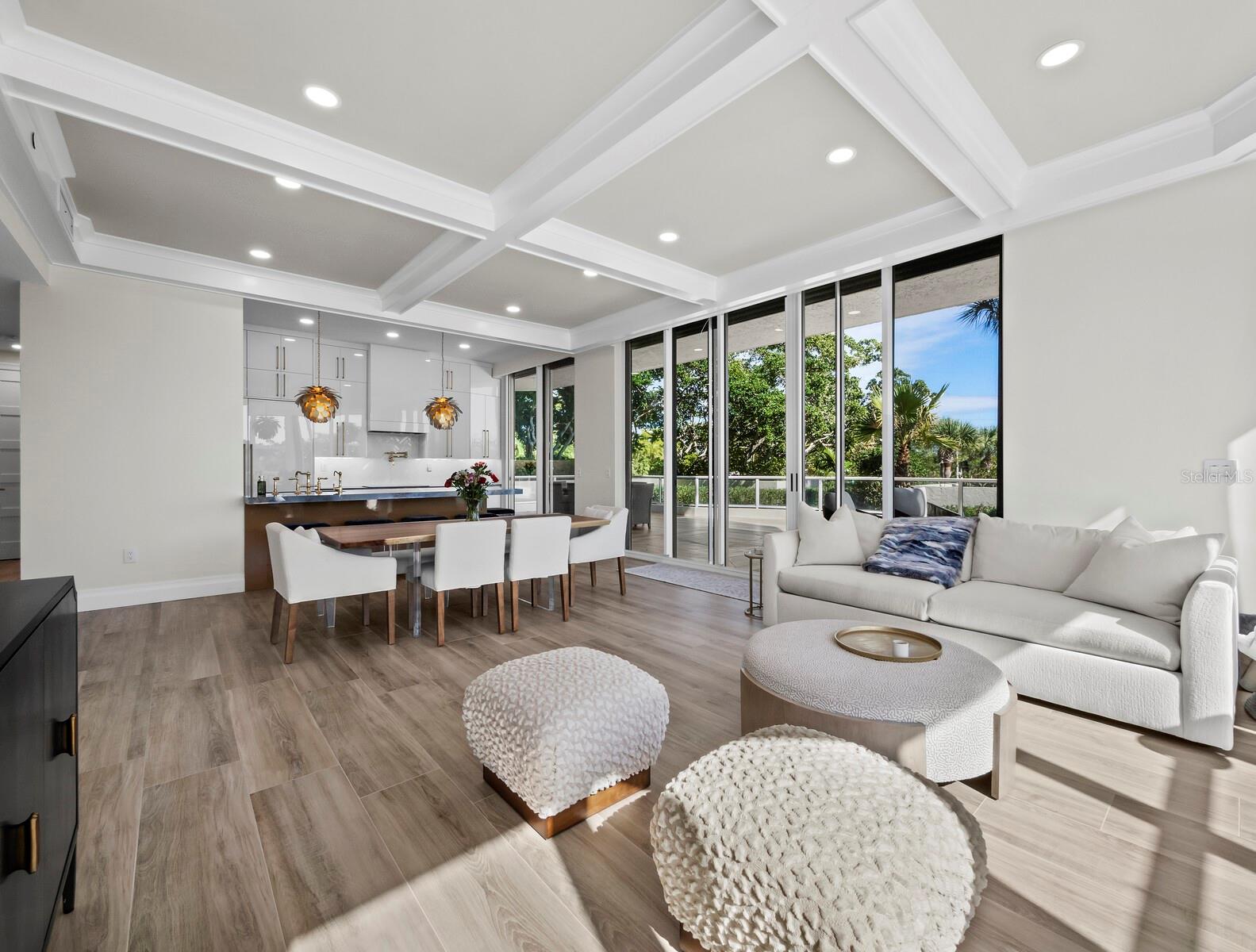 L ELEGANCE ON LIDO BEACH - Residential