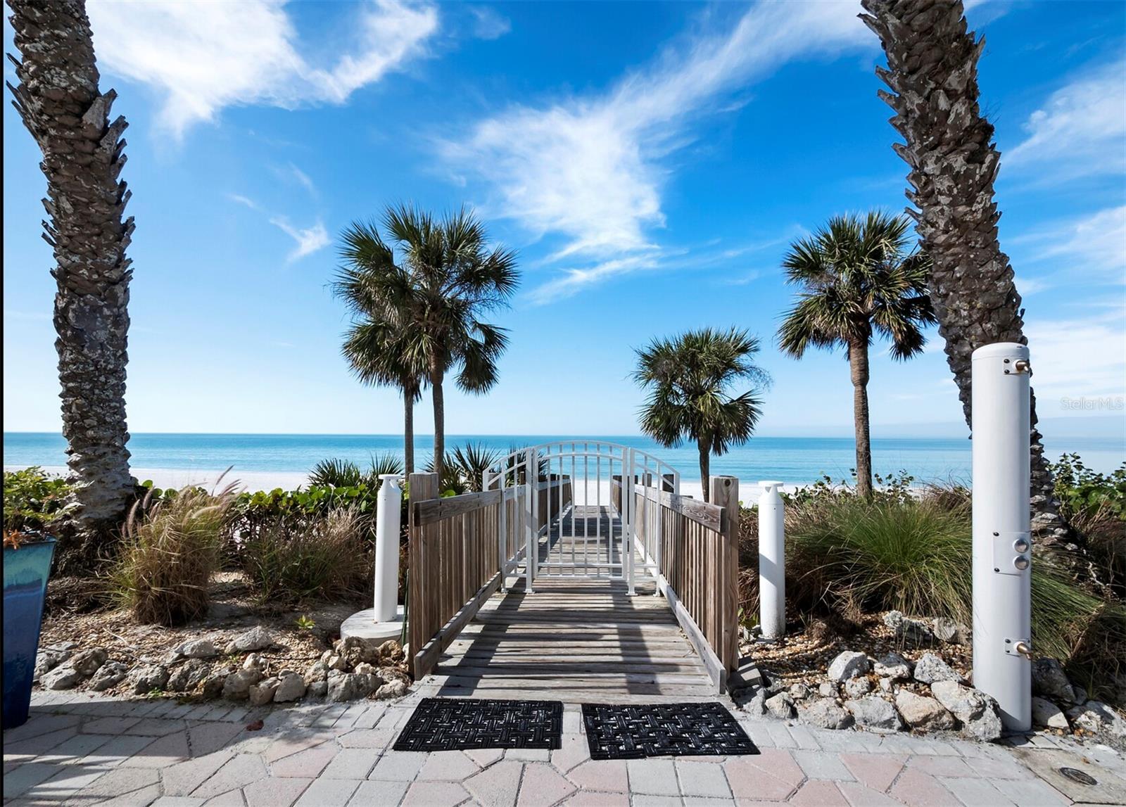 L ELEGANCE ON LIDO BEACH - Residential