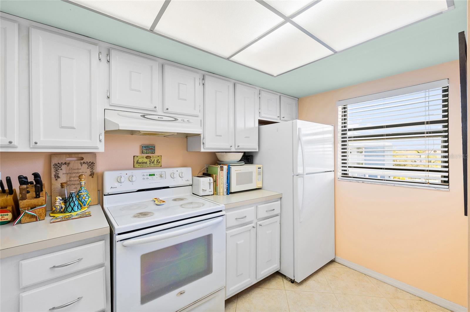 TIERRA I CONDO - Residential