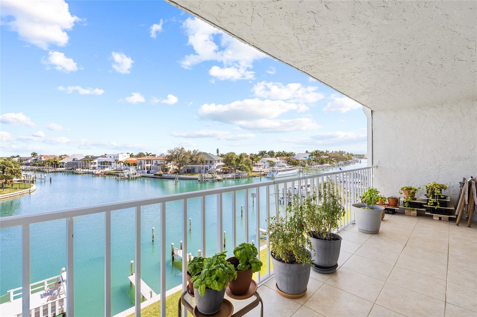 TIERRA I CONDO - Residential