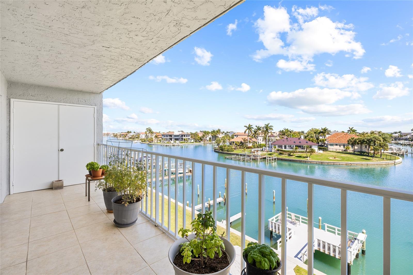 TIERRA I CONDO - Residential