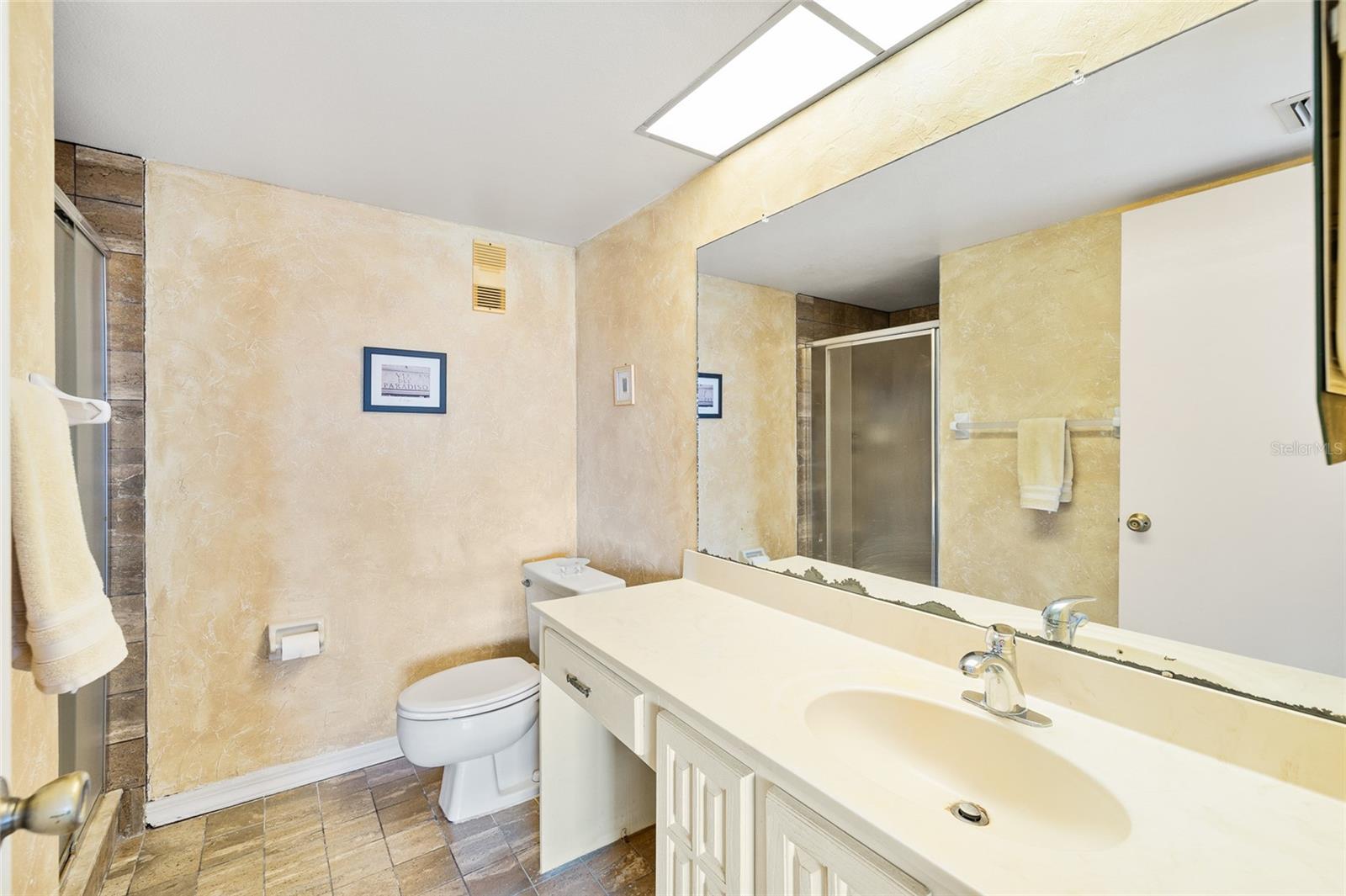 TIERRA I CONDO - Residential