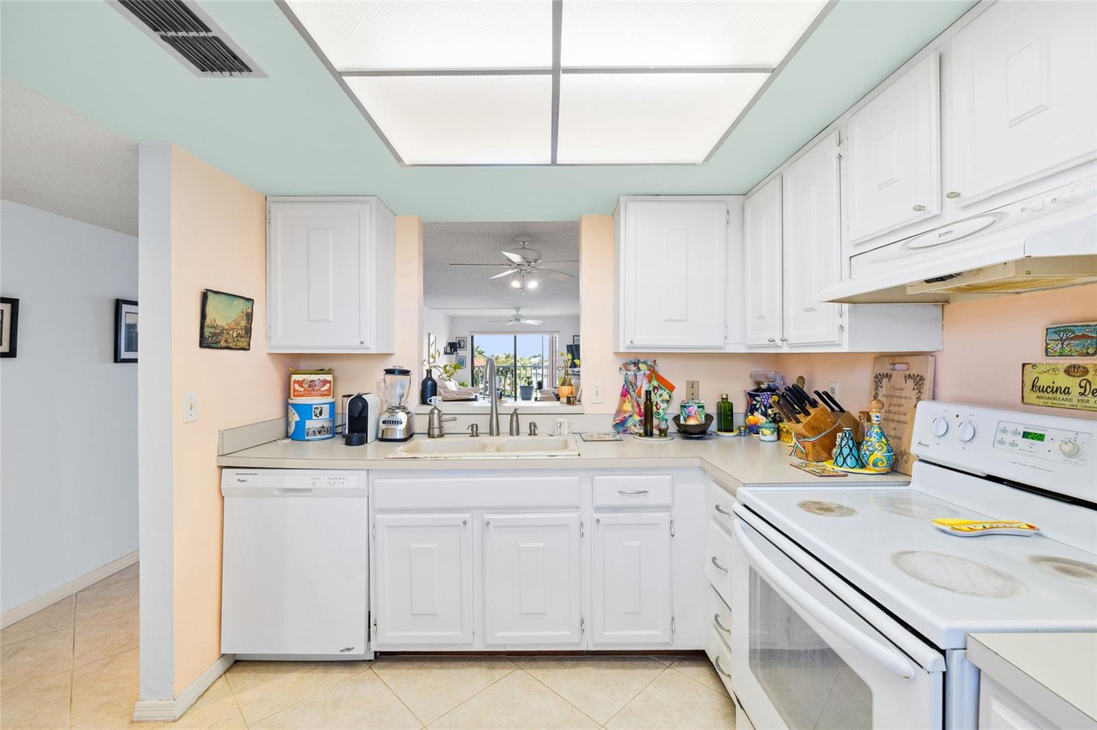 TIERRA I CONDO - Residential