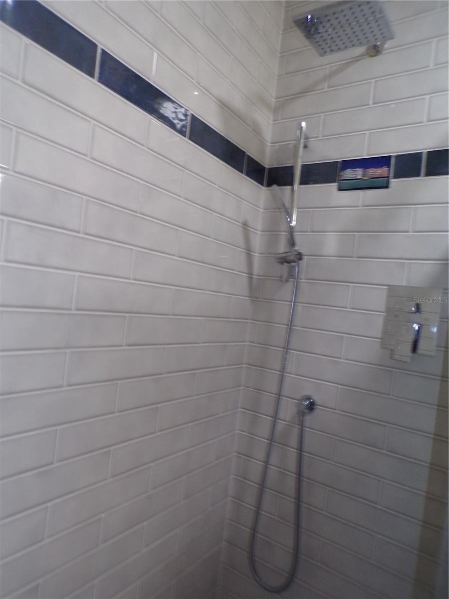 LAGOON CONDOMINIMUM - Residential Lease