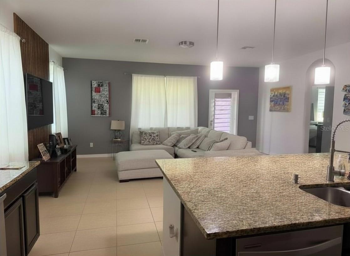 JOHNS LAKE POINTE - Residential Lease
