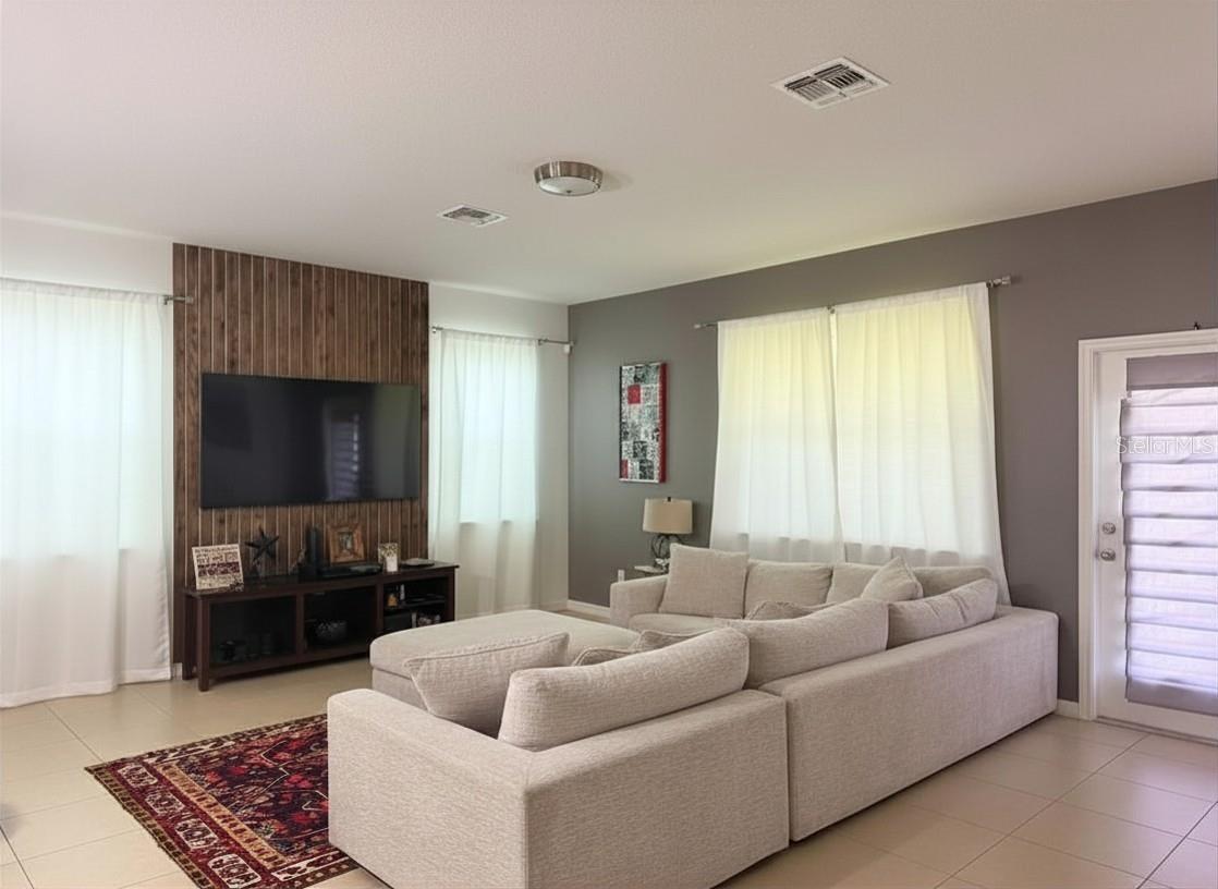 JOHNS LAKE POINTE - Residential Lease