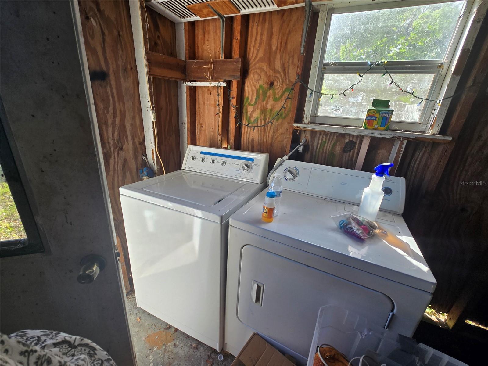 JOHN H DREWS FIRST EXT - Residential Lease