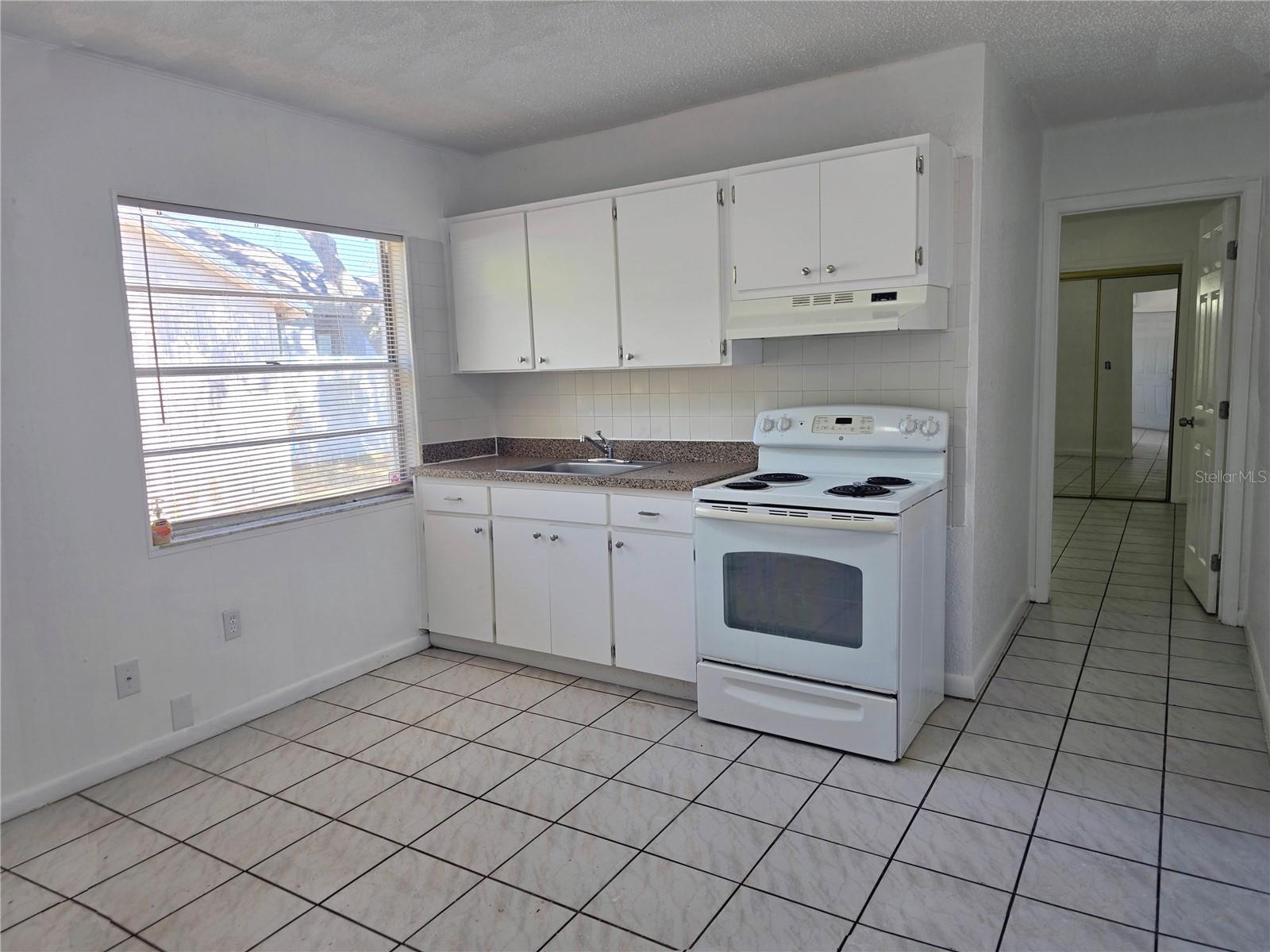 JOHN H DREWS FIRST EXT - Residential Lease