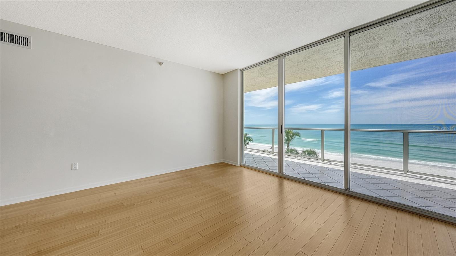 L ELEGANCE ON LIDO BEACH - Residential