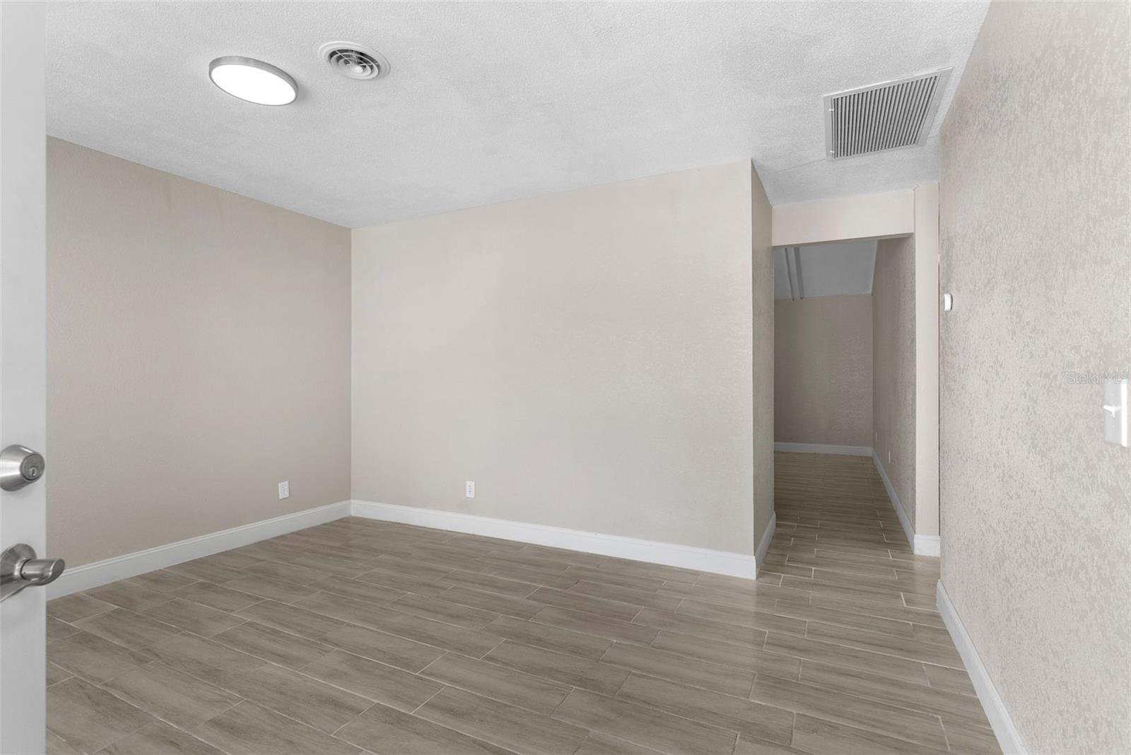 815 N HENDRY AVENUE