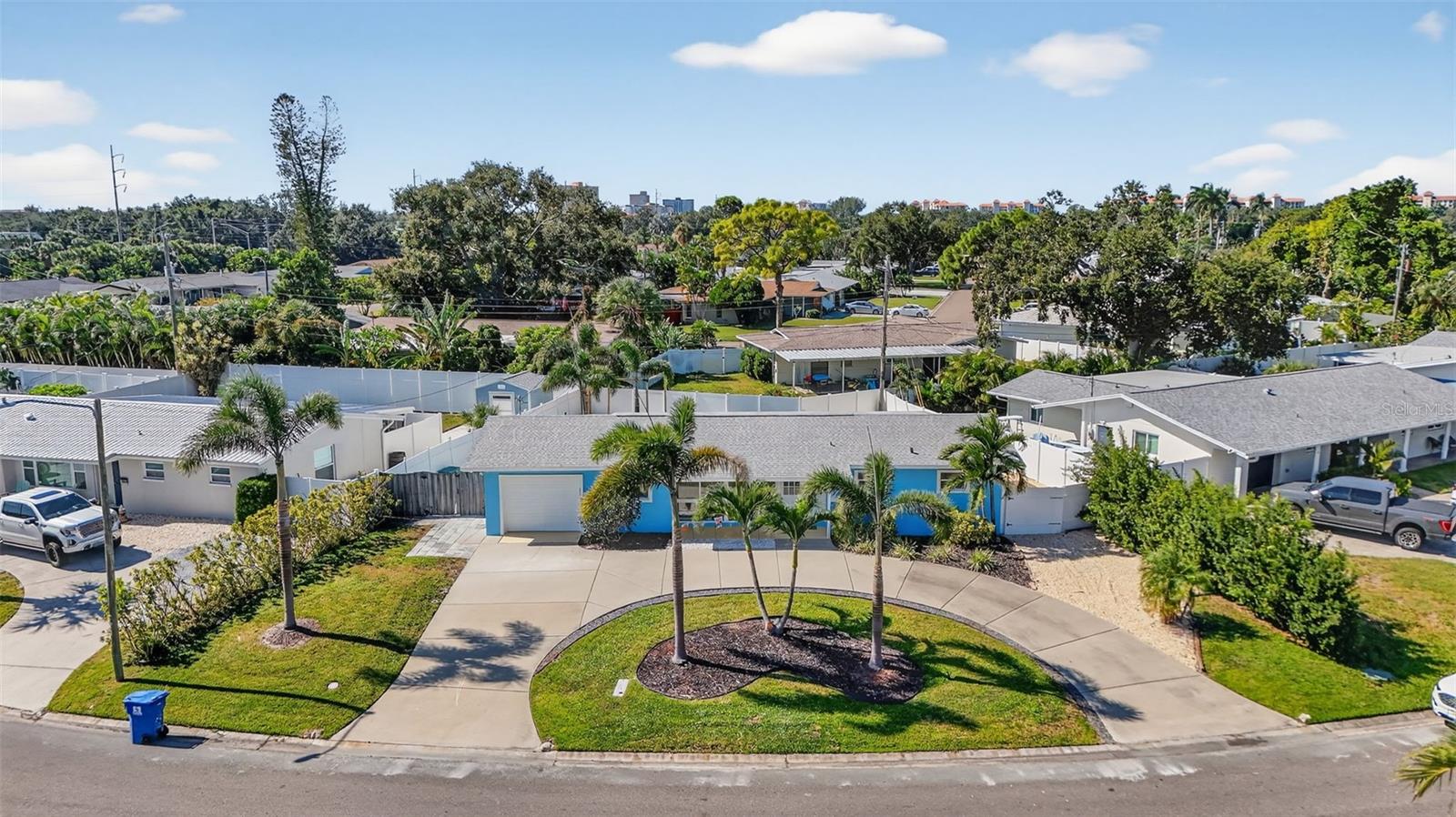 MAXIMO MOORINGS - Residential