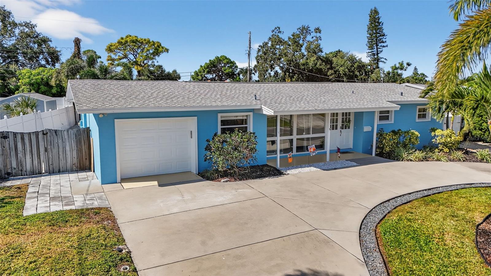 MAXIMO MOORINGS - Residential