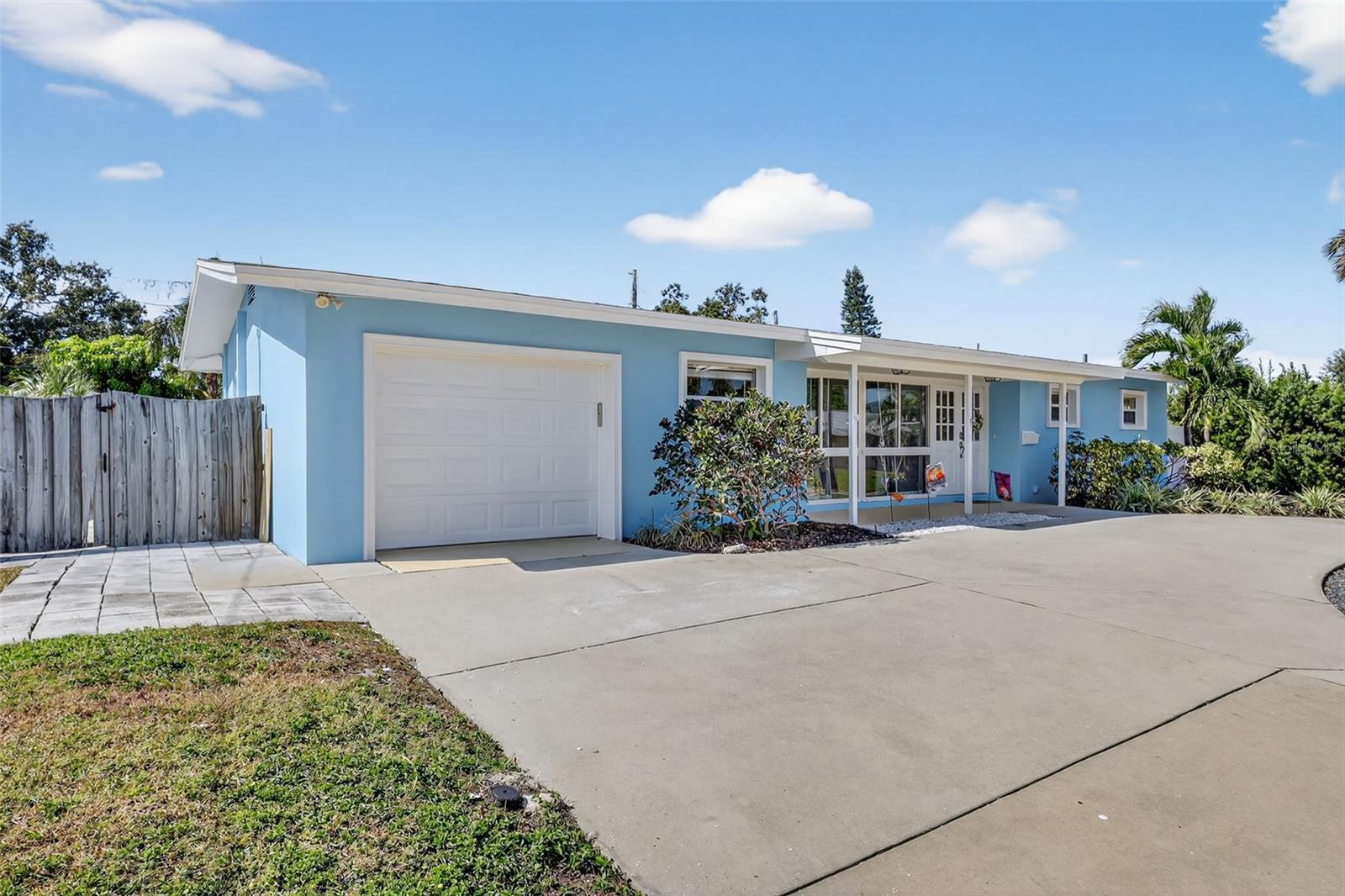 MAXIMO MOORINGS - Residential