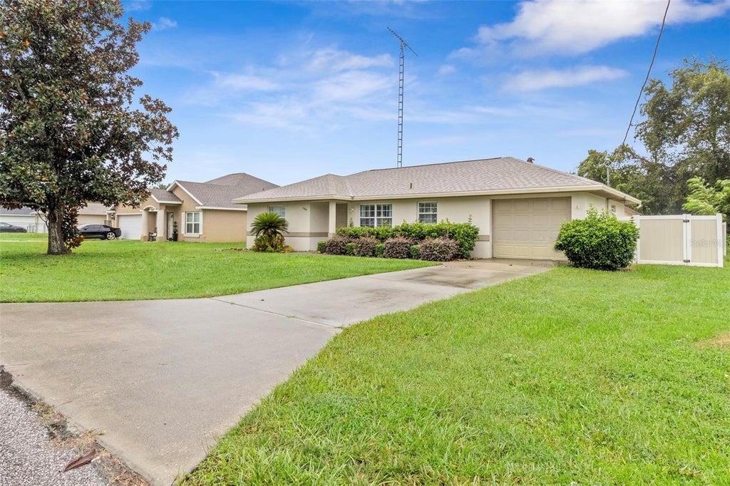 Photo of 13618 SE 51st Avenue, Summerfield, FL 34491 (MLS # TB8557111)