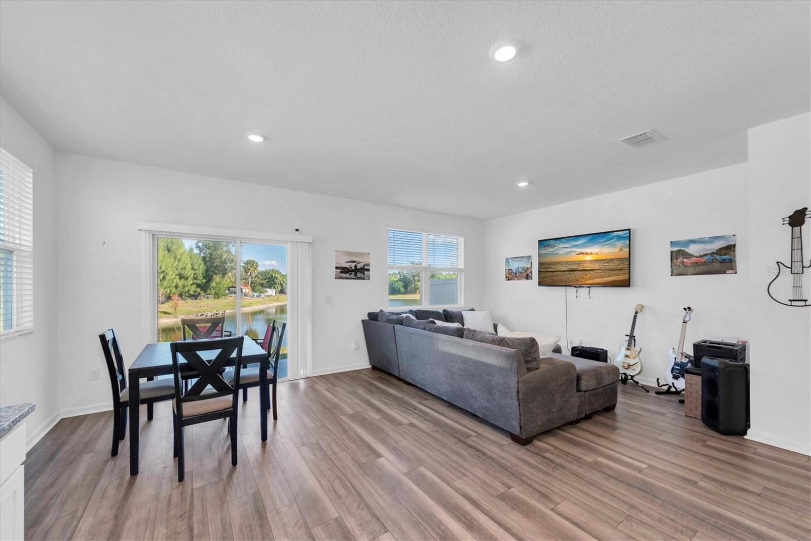 DUG CRK TWNHMS - Residential