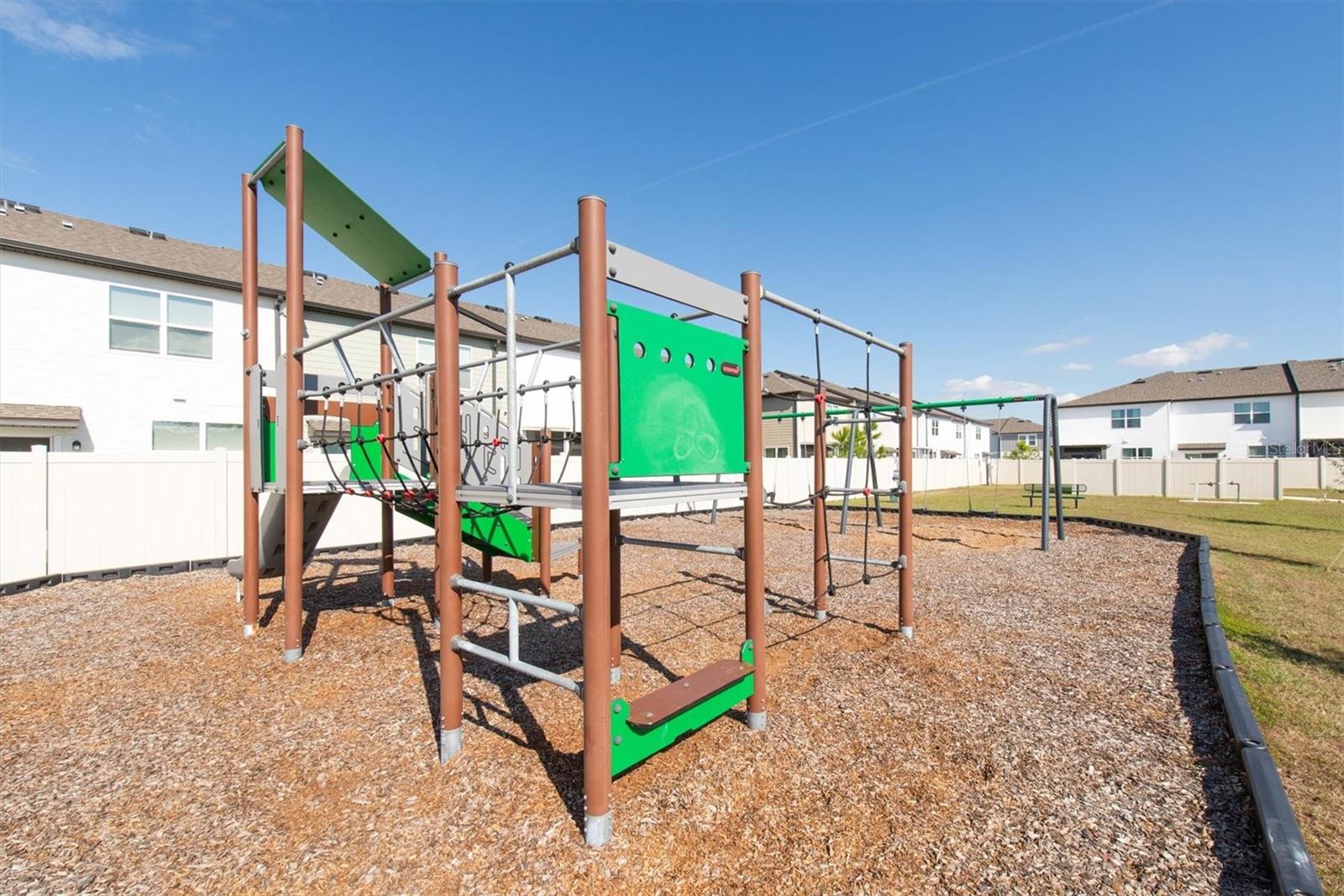 DUG CRK TWNHMS - Residential