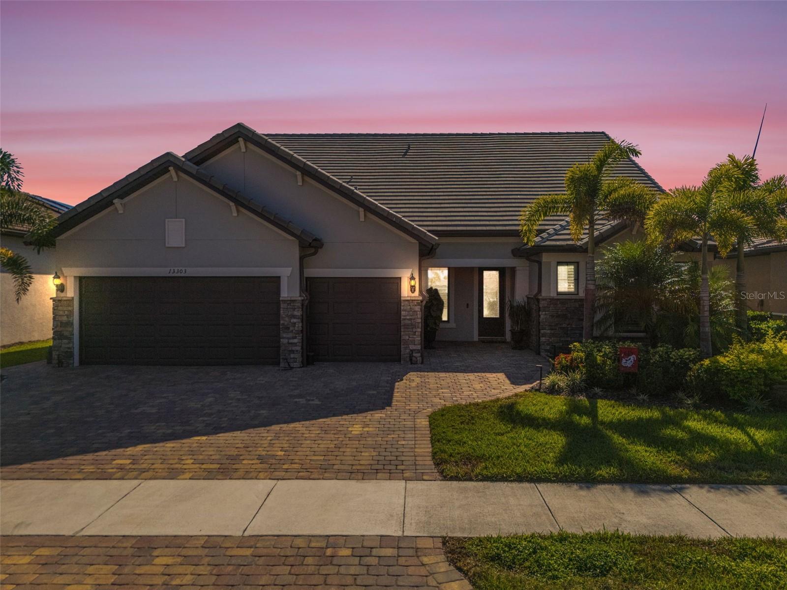 ISLANDWALK/THE WEST VLGS PH 8 - Residential