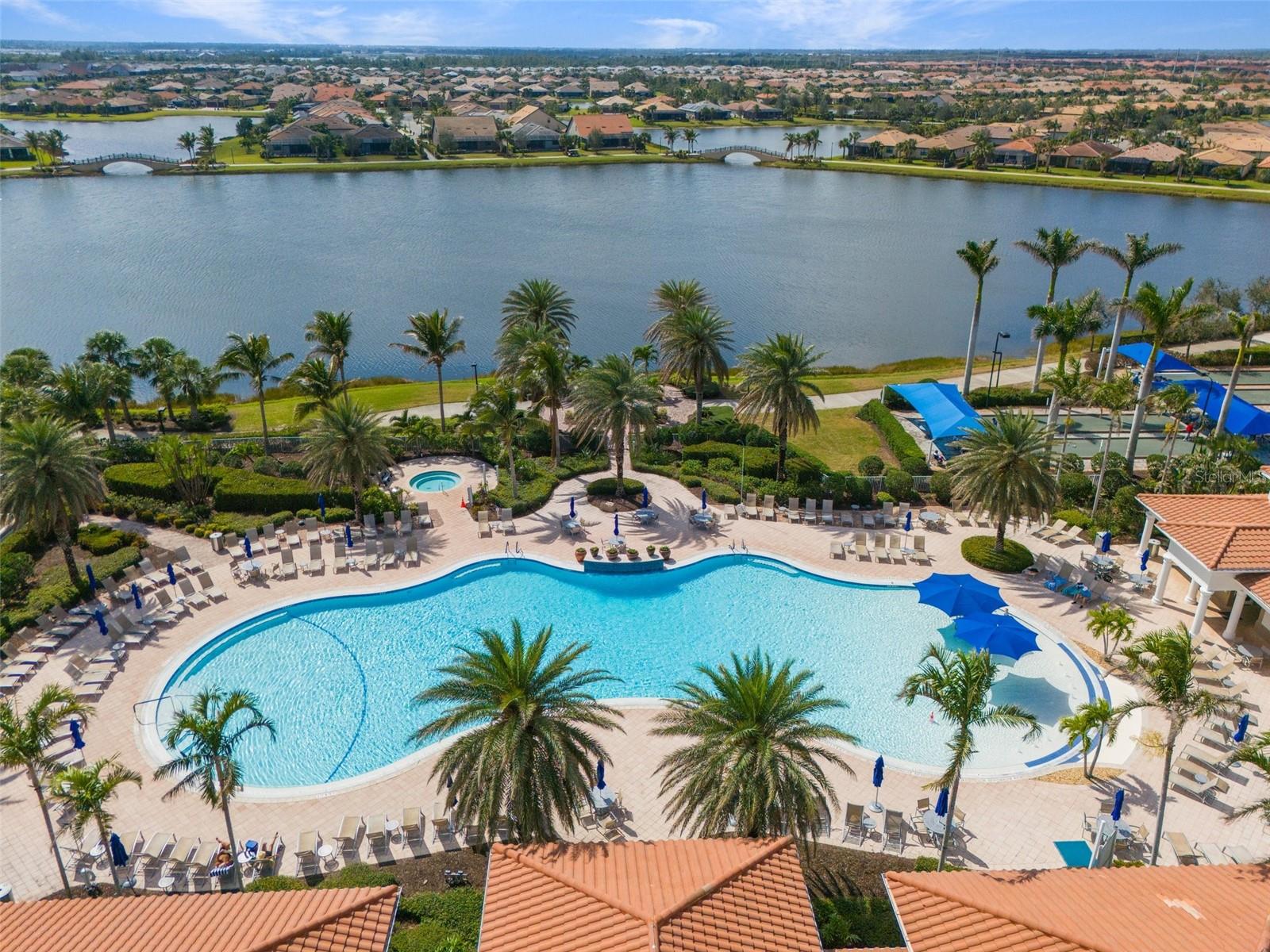 ISLANDWALK/THE WEST VLGS PH 8 - Residential