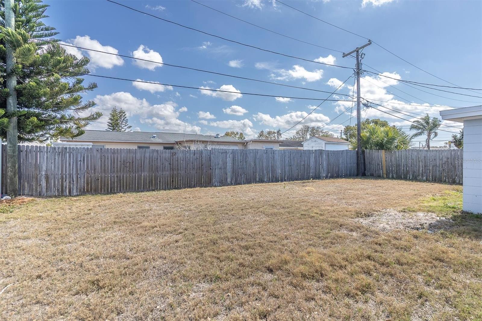 COLONIAL MANOR - Residential