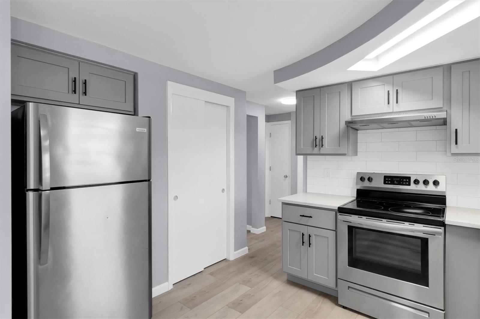 COLONIAL MANOR - Residential