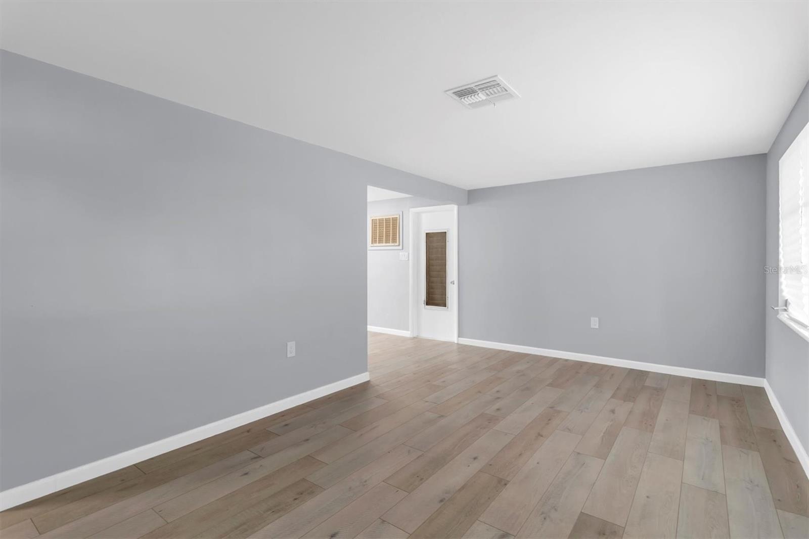 COLONIAL MANOR - Residential