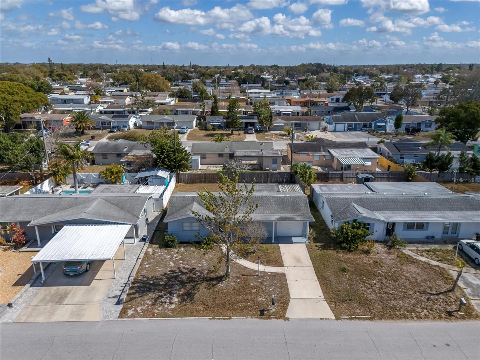 COLONIAL MANOR - Residential