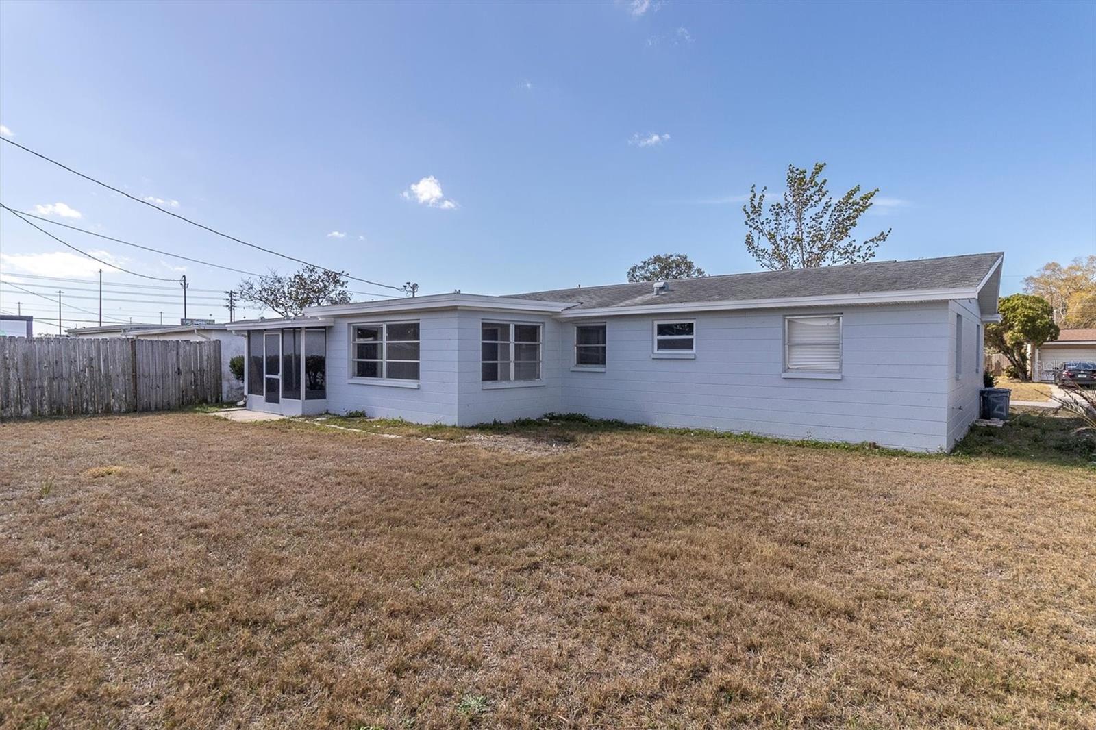 COLONIAL MANOR - Residential