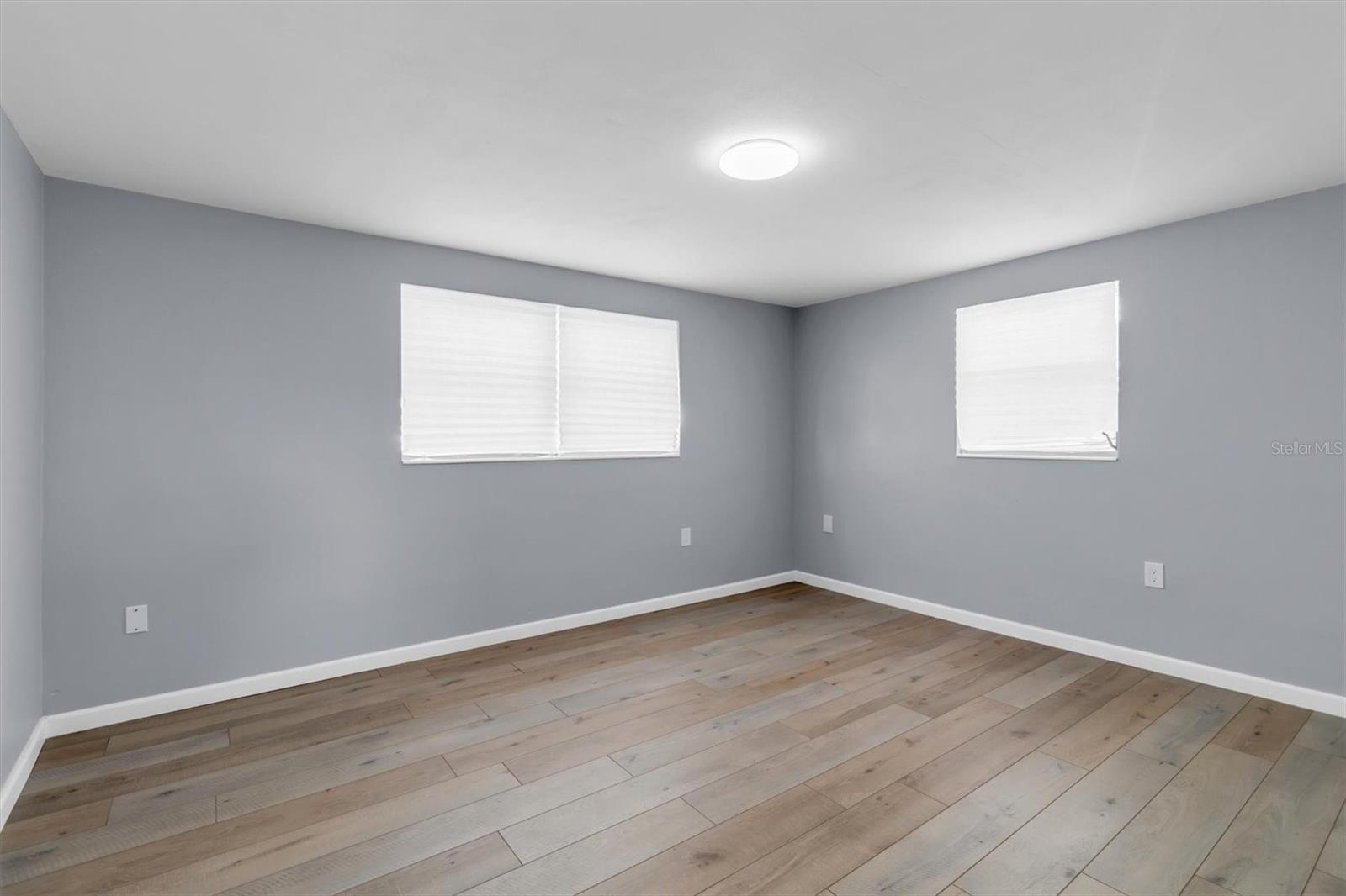 COLONIAL MANOR - Residential