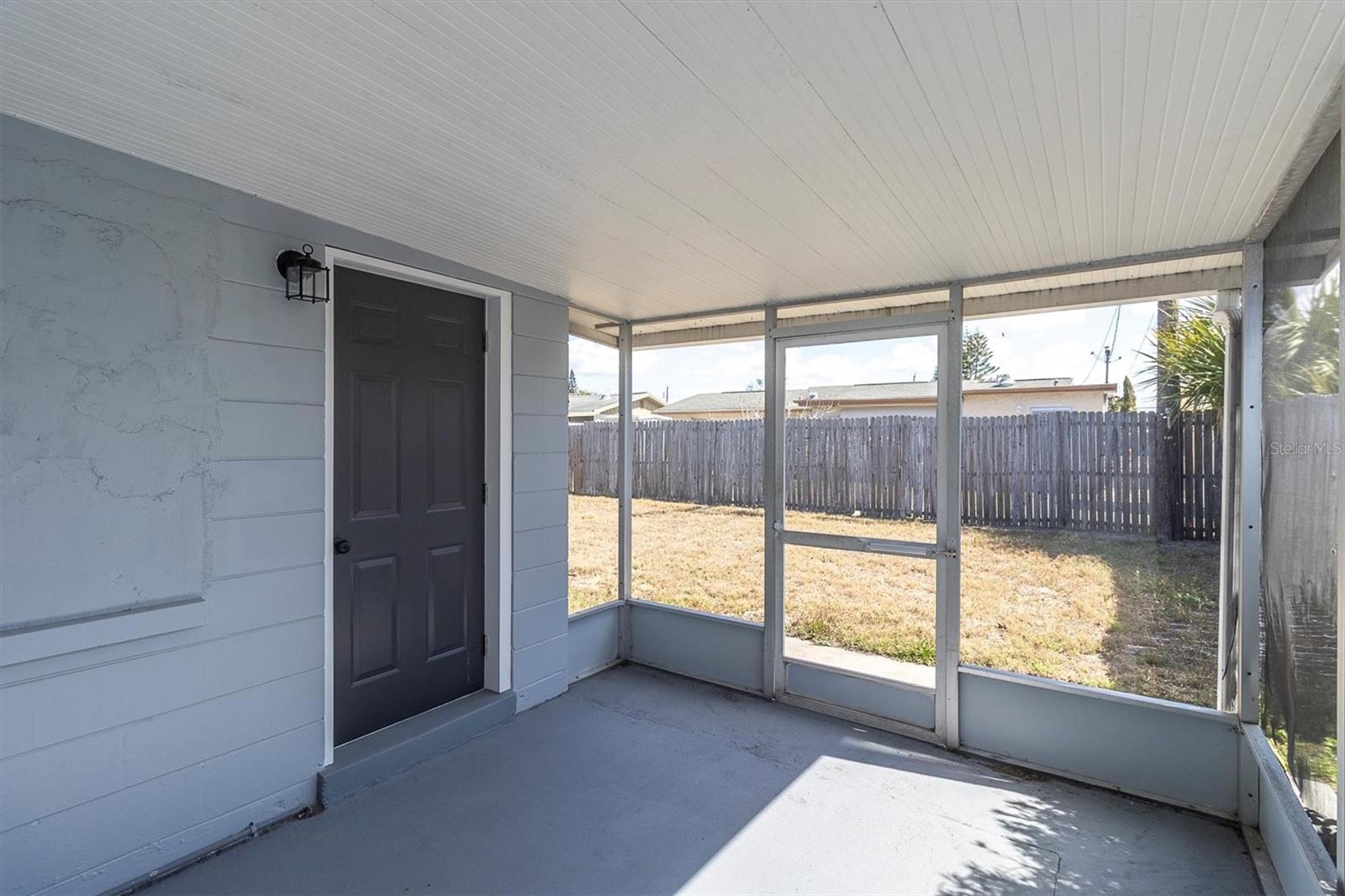 COLONIAL MANOR - Residential