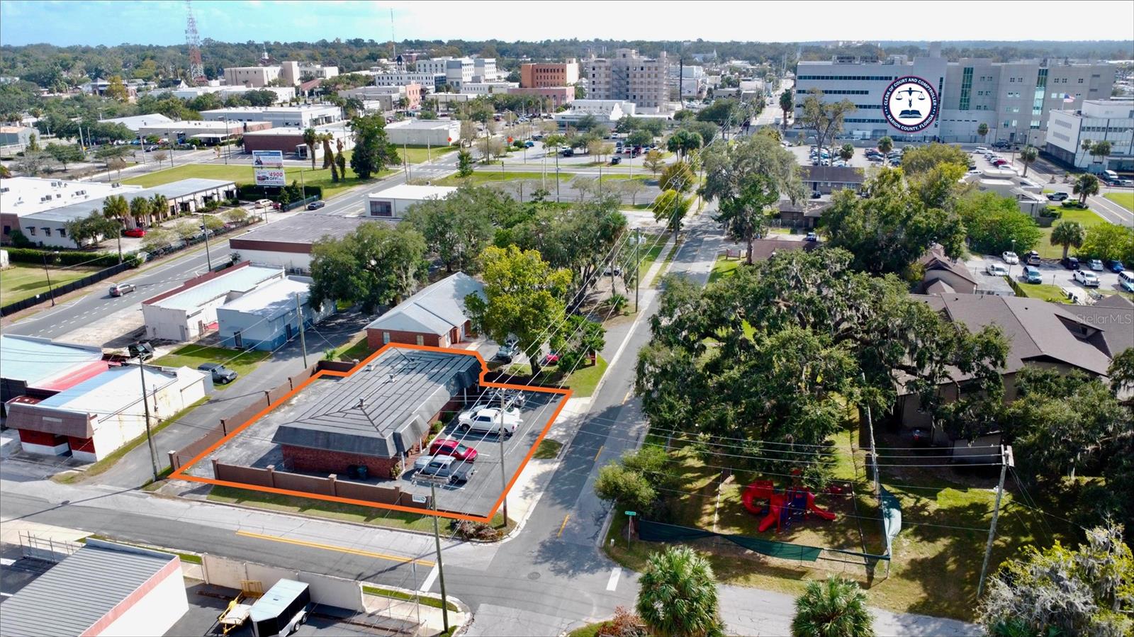 2,520sf professional office located in downtown Ocala one block north of the US Federal courthouse and three blocks from the historic town square surrounded by restaurants. The property features six offices, two lobbies, three bathrooms, a break room, a conference room and seven private parking spots, along with fenced and paved 2,300sf rear lot. A month to month tenant currently leases half the building.