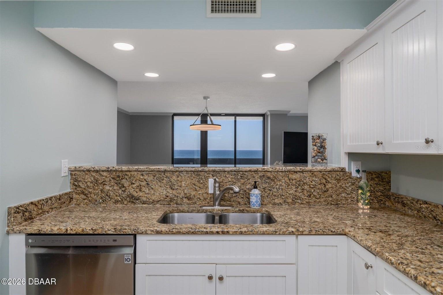 HORIZONS CONDO - Residential