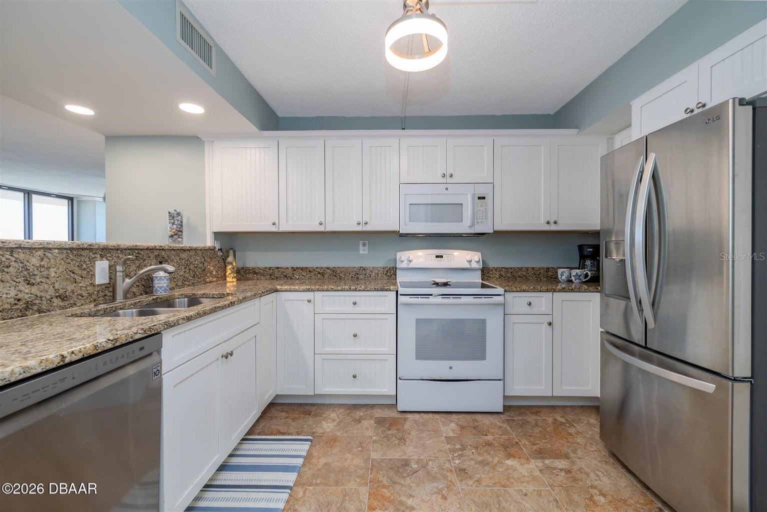 HORIZONS CONDO - Residential