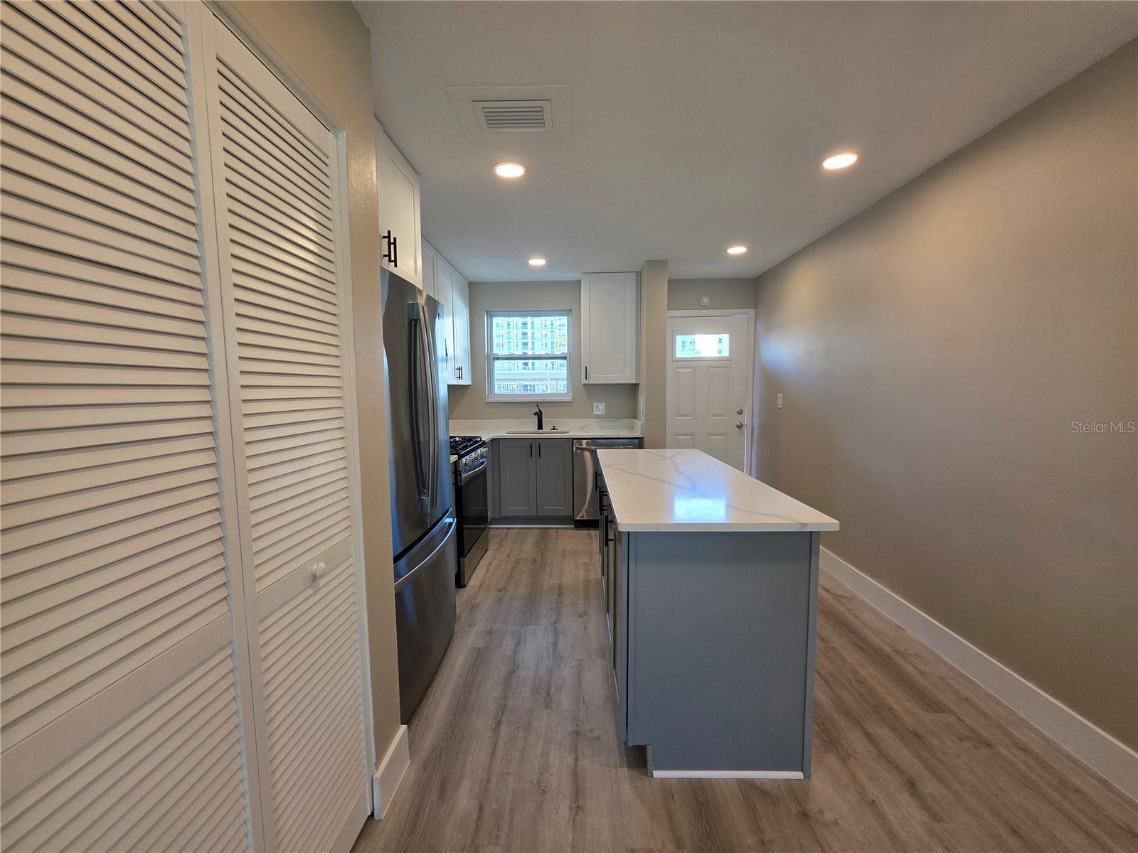 6025 SHORE BOULEVARD S 105