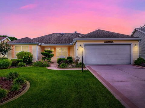 Photo of 421 Aldama Avenue, The Villages, FL 32159 (MLS # G5101240)