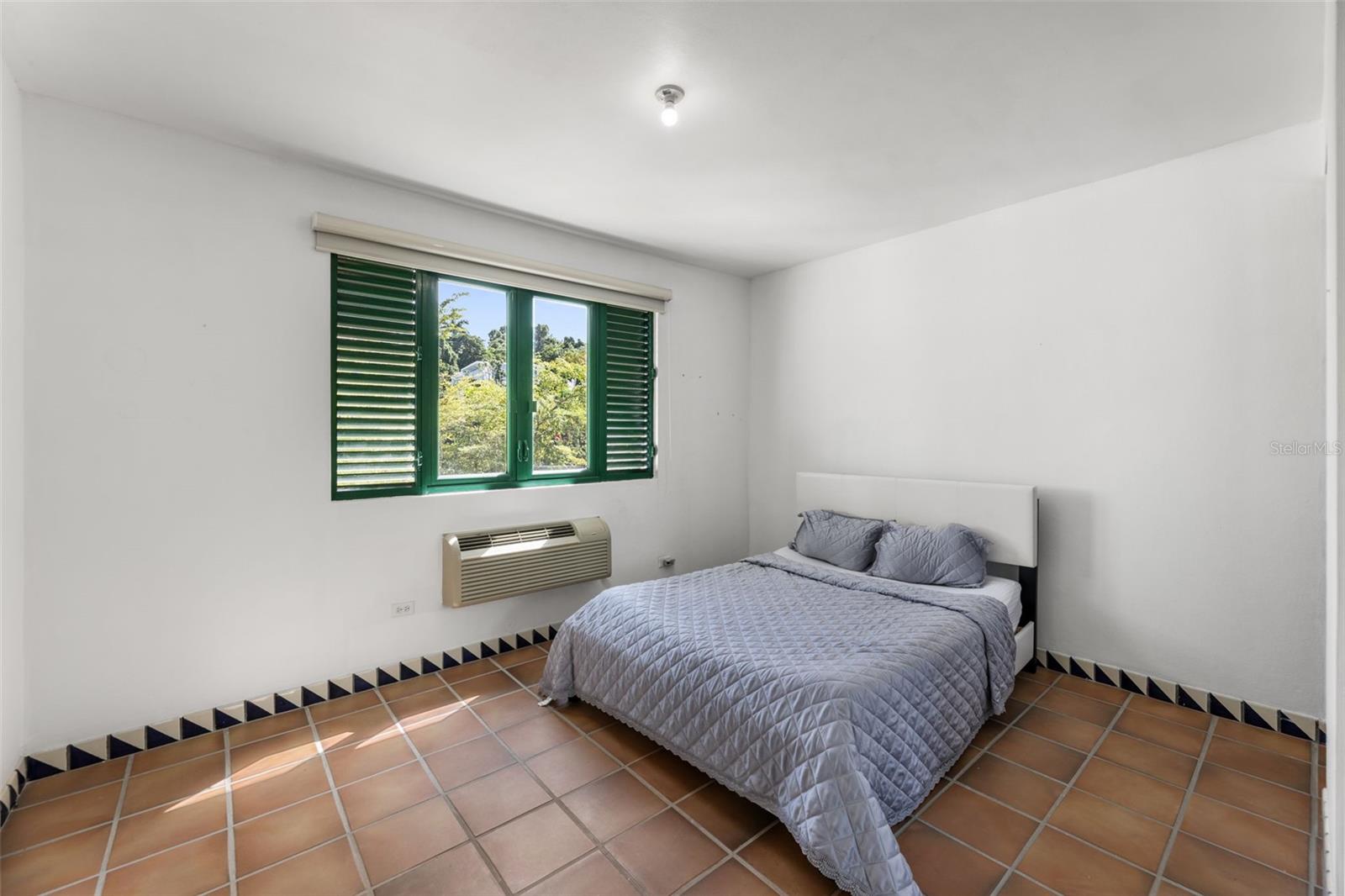 COND.VISTAS DEL CACIQUE - Residential Lease