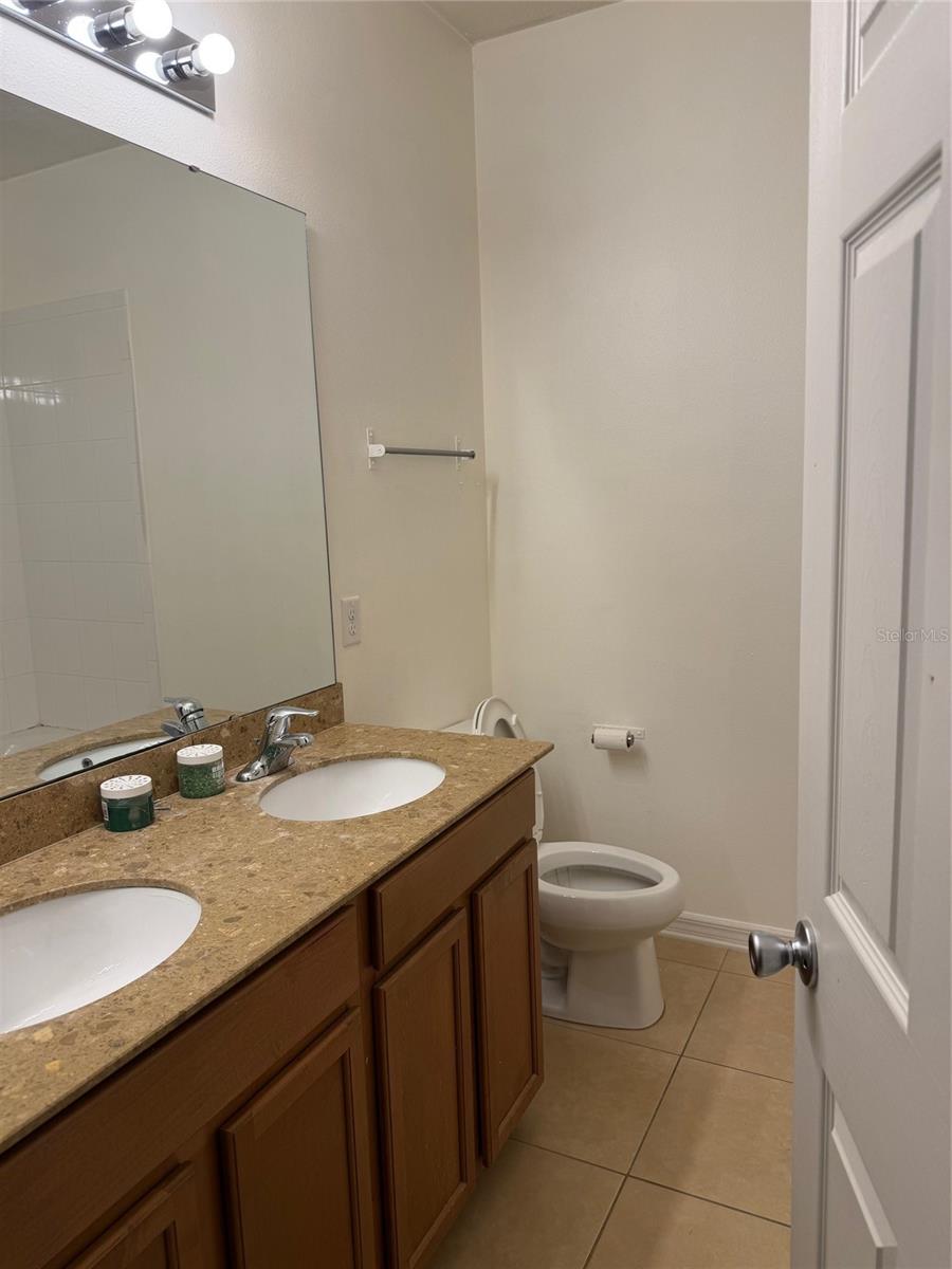 417 GLASTONBURY DRIVE