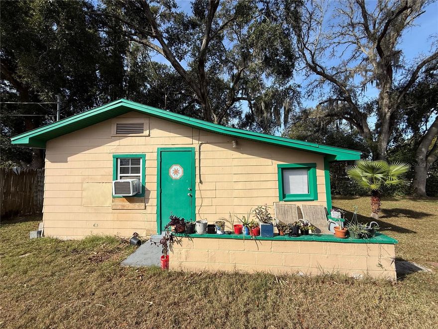 Charming cottage located in the heart of Downtown New Port Richey. Rent includes water, sewer, trash, and lawn service. Enjoy the convenience of being close to downtown dining, shops, and events. Close to Sims Park and easy access to US-19. Don't miss out on this opportunity!