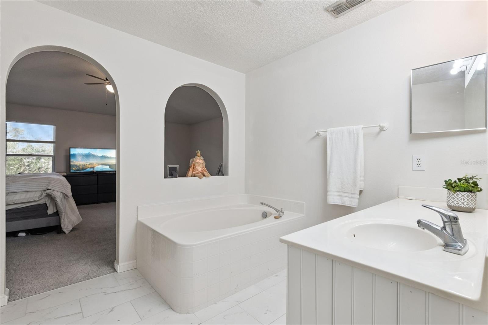 LAKEVIEW RESERVE - Residential