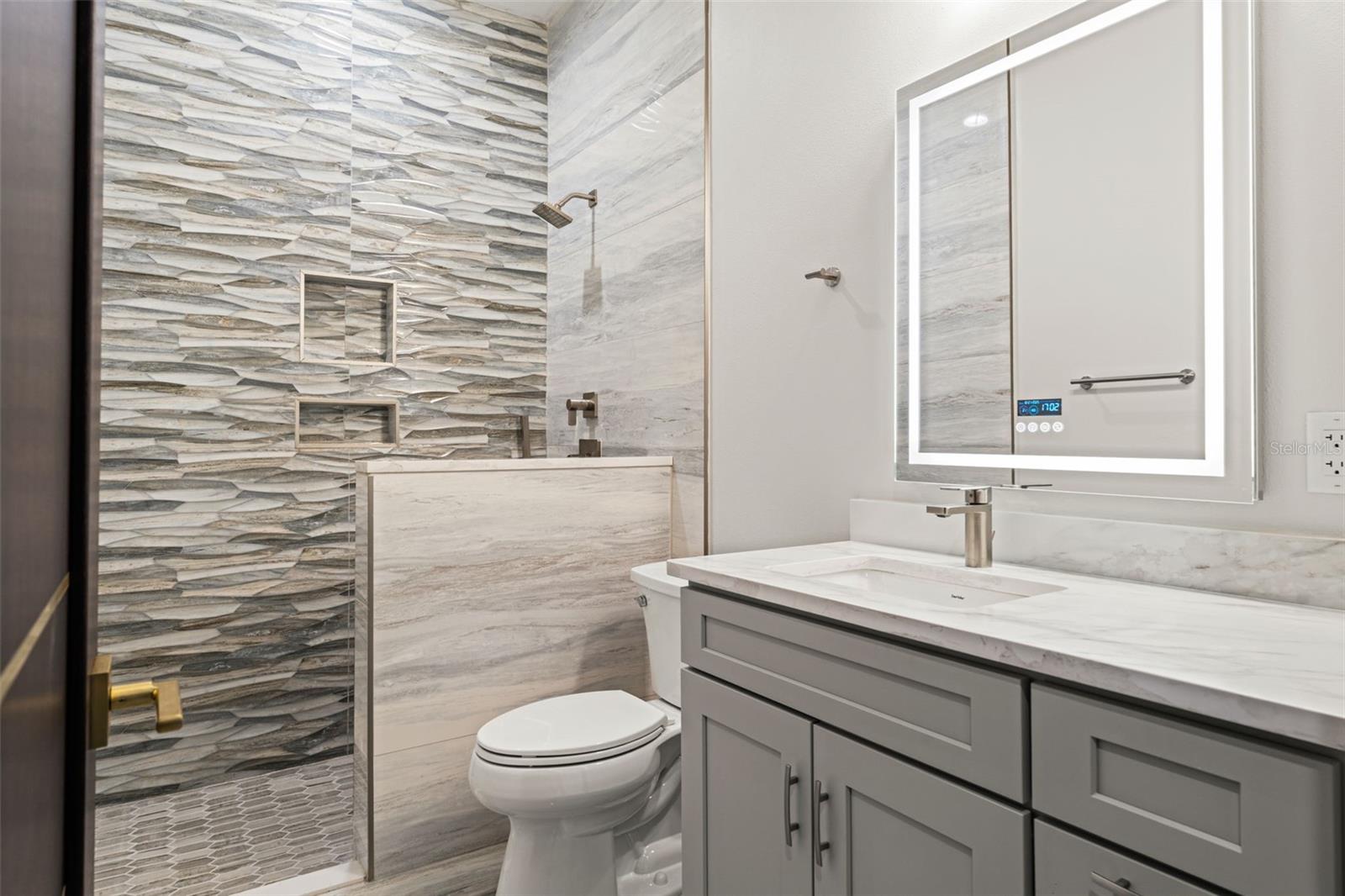 CHAMPIONS CLUB - Residential