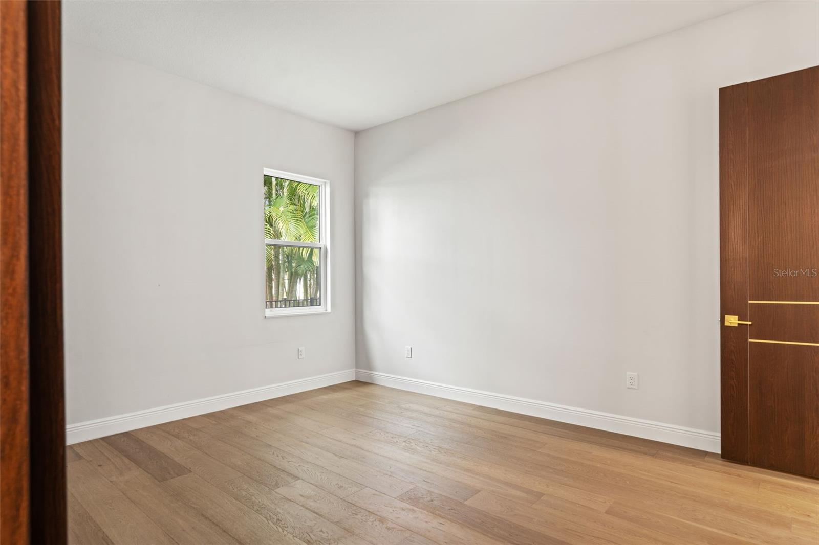 CHAMPIONS CLUB - Residential