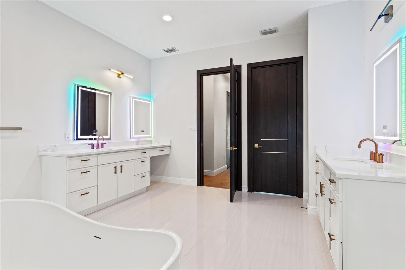 CHAMPIONS CLUB - Residential