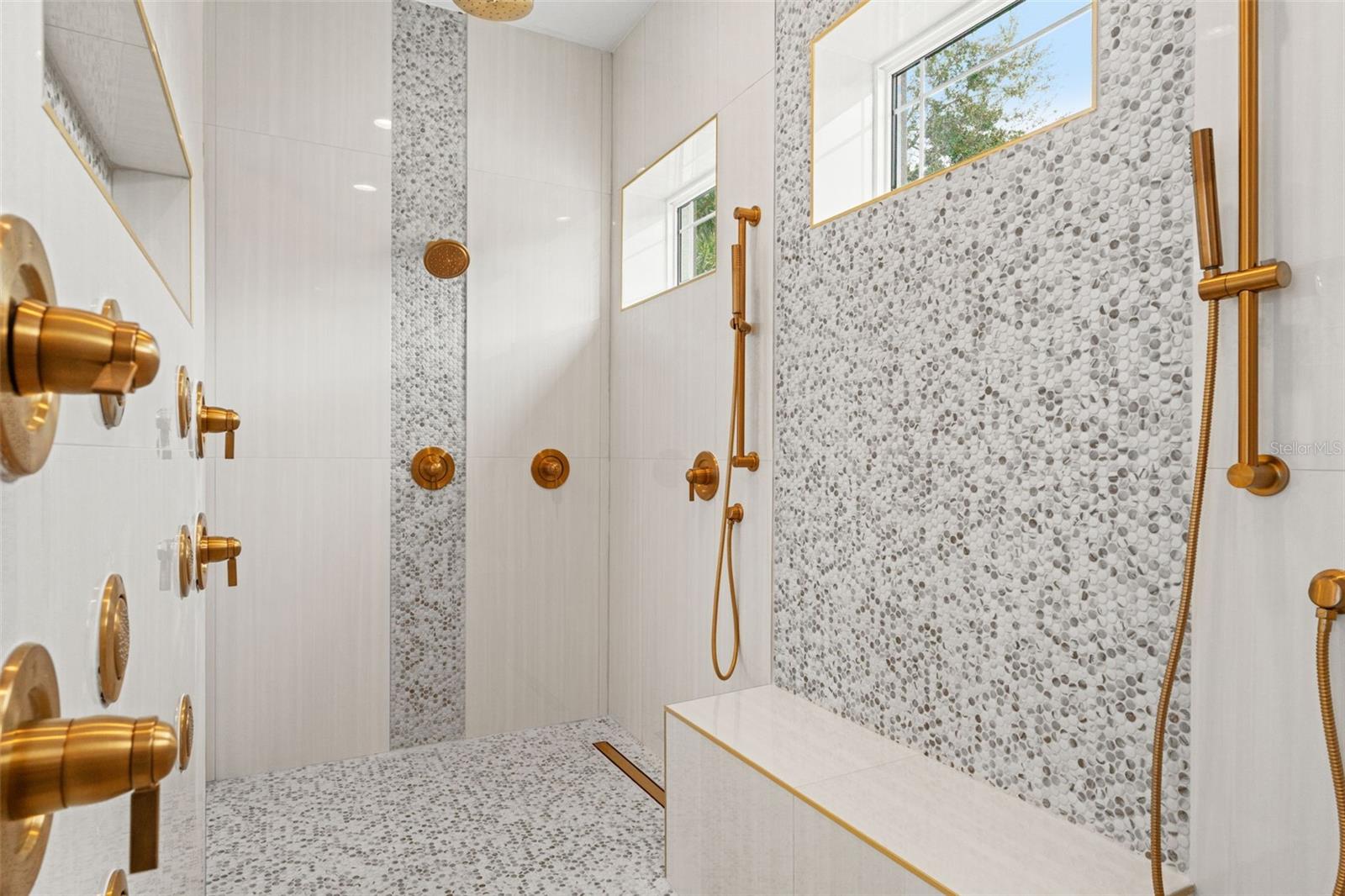 CHAMPIONS CLUB - Residential