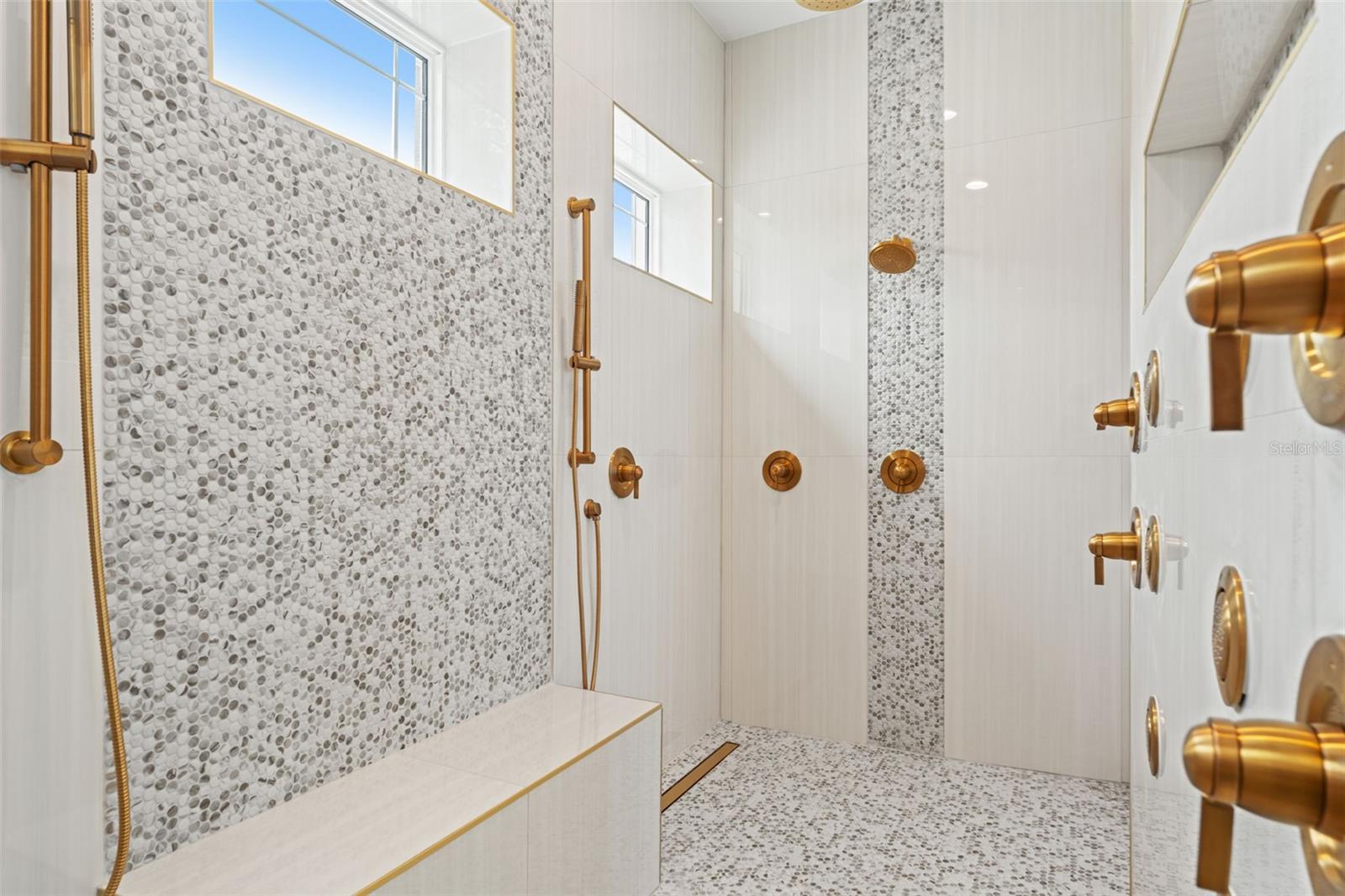 CHAMPIONS CLUB - Residential