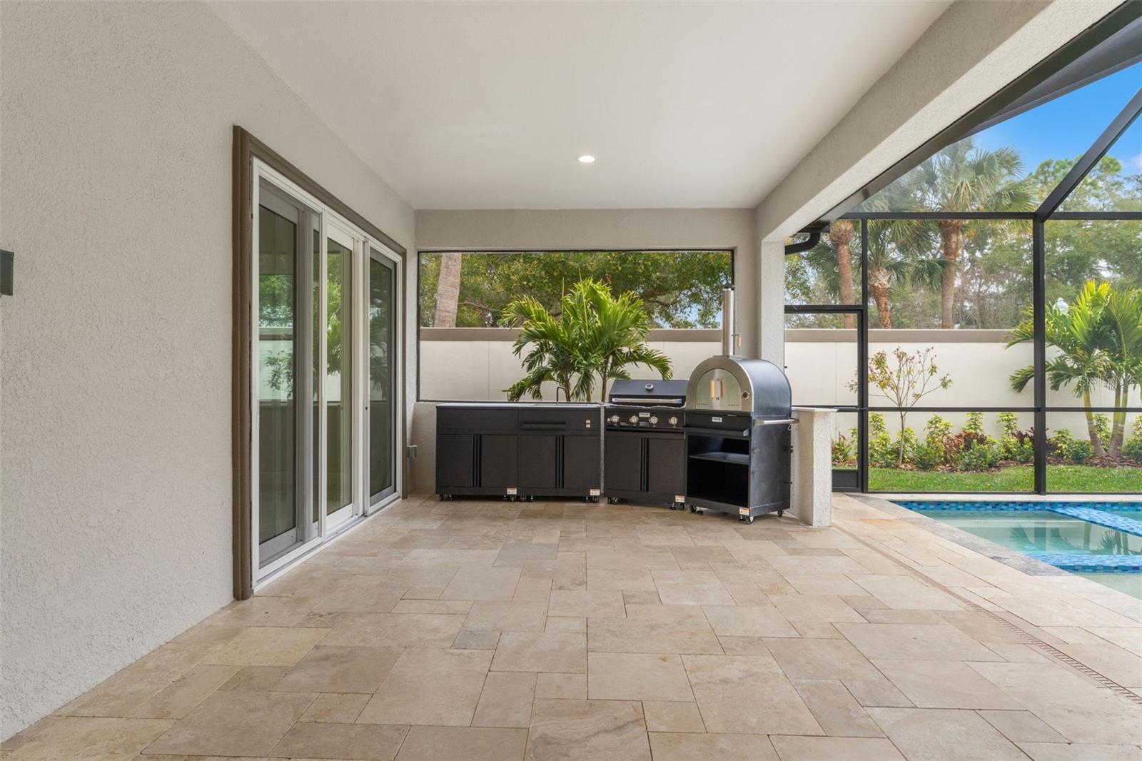 CHAMPIONS CLUB - Residential