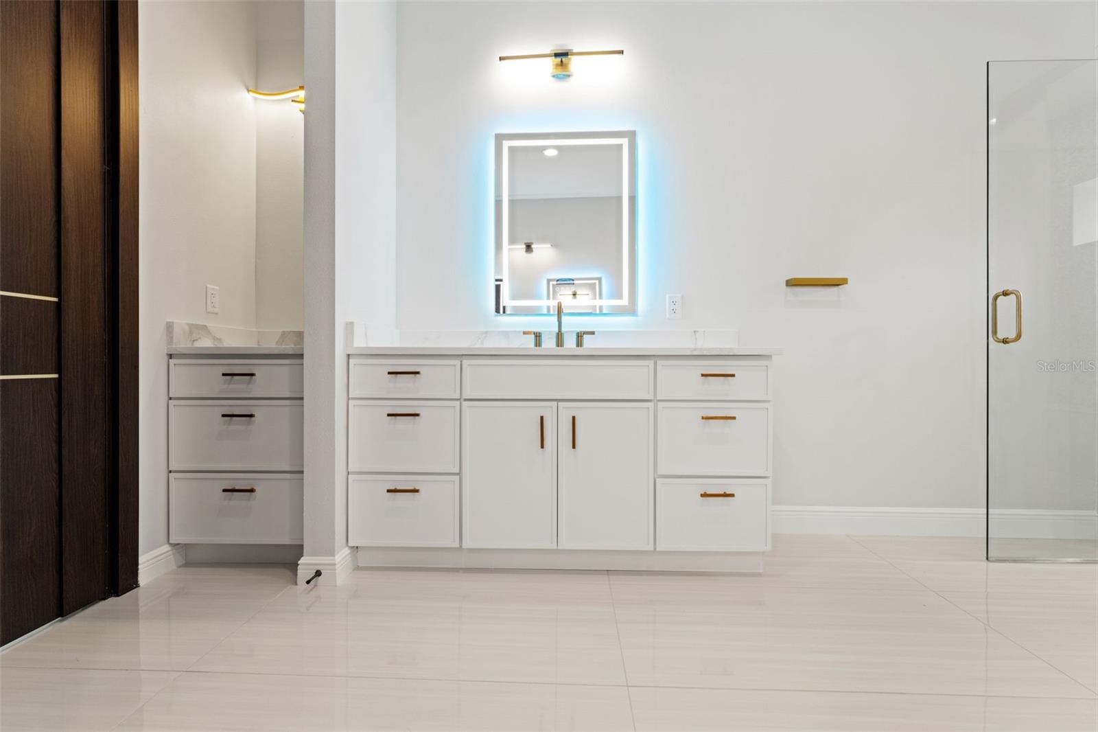 CHAMPIONS CLUB - Residential