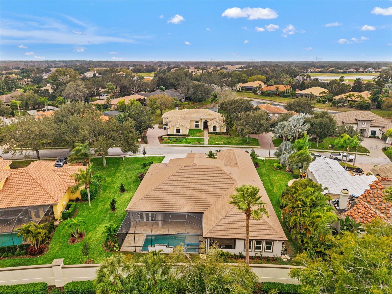 CHAMPIONS CLUB - Residential