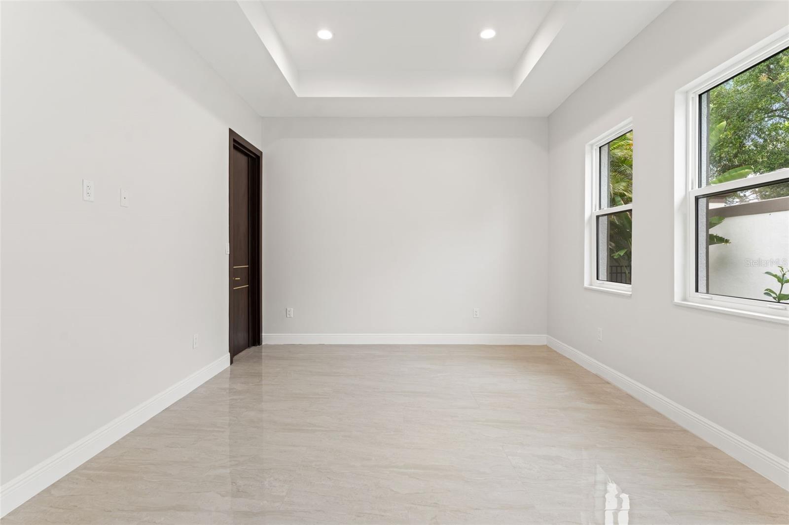 CHAMPIONS CLUB - Residential