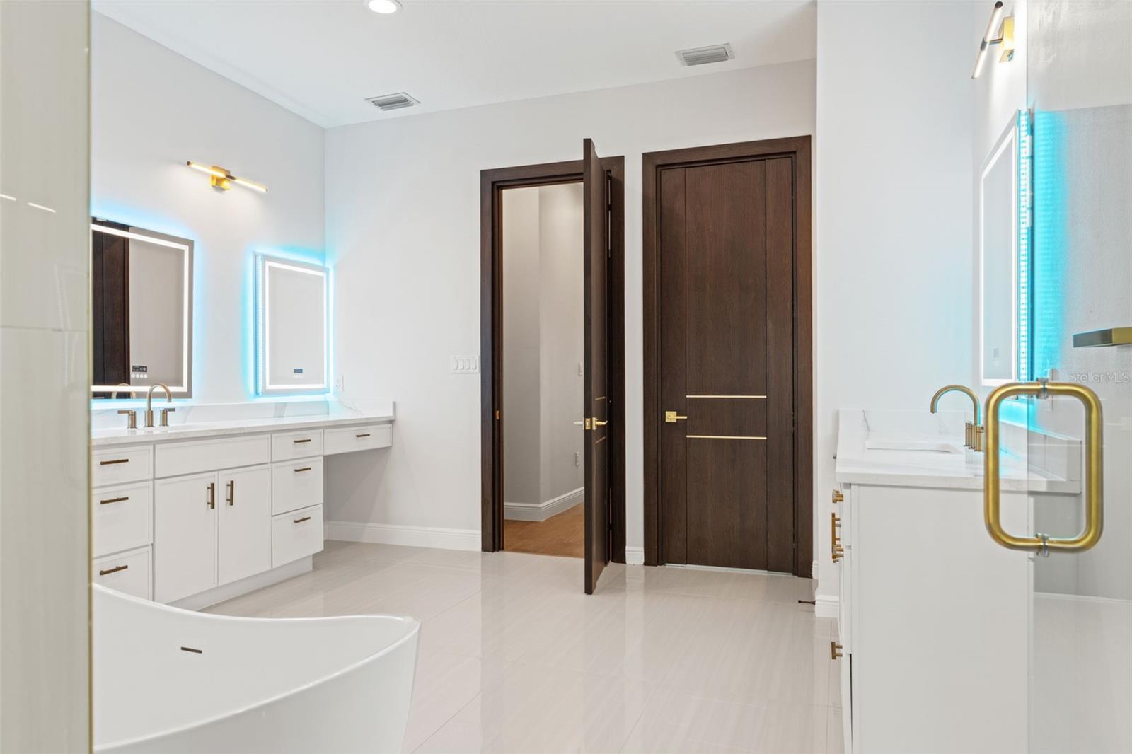 CHAMPIONS CLUB - Residential